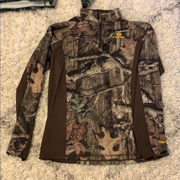 Sitka, scent blocker, and mossy oak pullovers - Picture 2 of 3